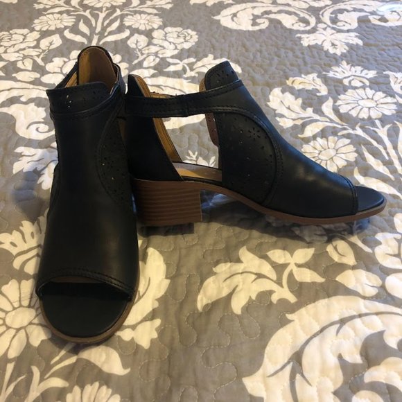 Women's black sandals - Picture 2 of 7